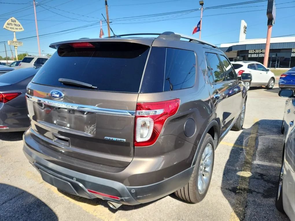 Used 2015 Ford Explorer XLT w/ Equipment Group 202A FWD image 4