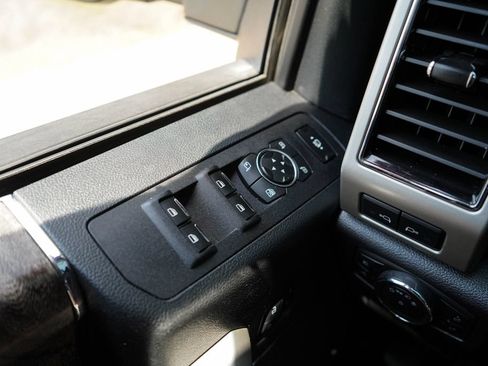 Used 2019 Ford F250 Lariat w/ Lariat Value Package AWD/4WD image 31