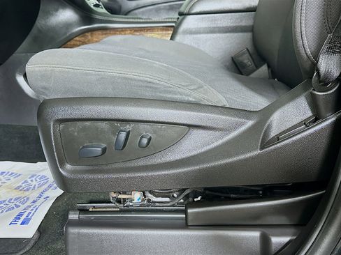 Used 2018 Chevrolet Suburban LS RWD image 18