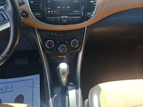 Used 2020 Chevrolet Trax LT w/ Driver Confidence Package FWD image 12