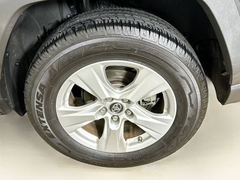 Used 2019 Toyota RAV4 XLE image 11