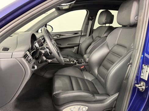 New 2025 Porsche Macan image 5
