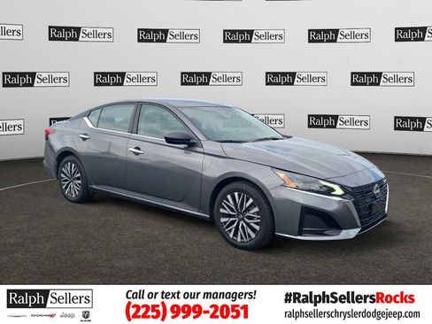 Used 2025 Nissan Altima 2.5 SV FWD image 1