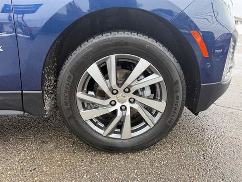 Used 2023 Chevrolet Equinox Premier image 12