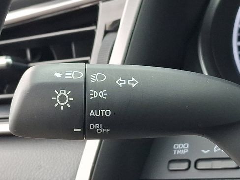 Used 2023 Toyota Camry SE image 26