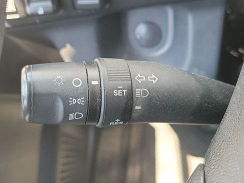 Used 2024 Isuzu NPR RWD image 28