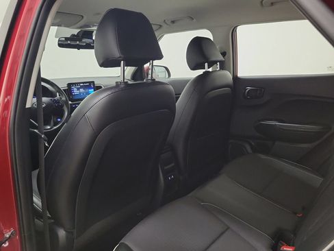 Used 2025 Hyundai Venue Limited FWD image 13