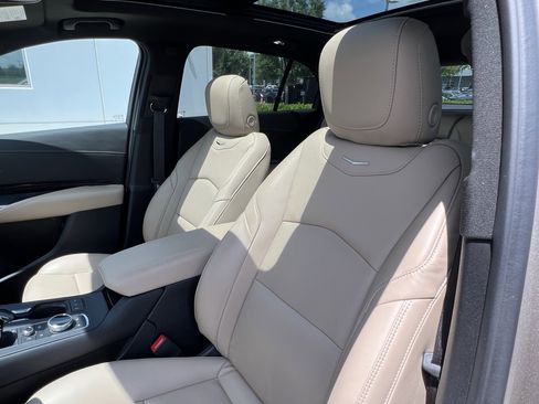 Used 2025 Cadillac XT4 Premium Luxury FWD image 16