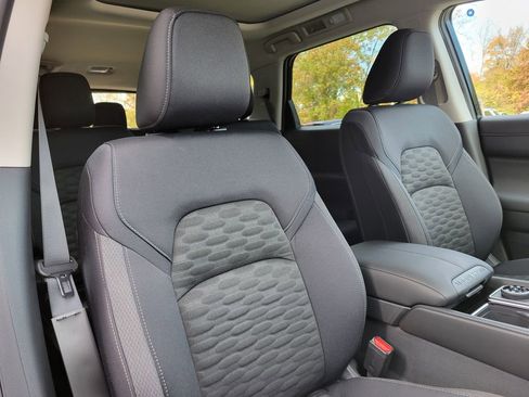 New 2025 Nissan Pathfinder SV image 15
