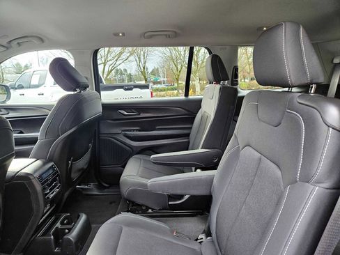 Used 2023 Jeep Grand Cherokee L Laredo image 20