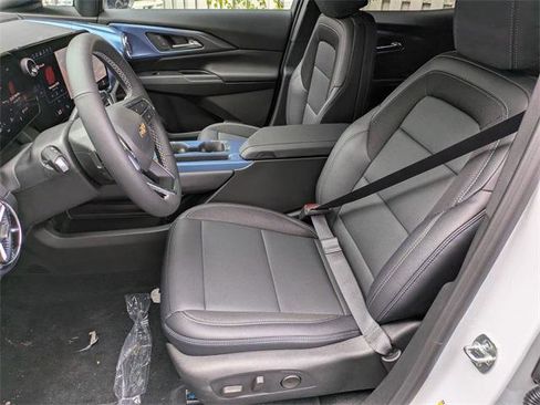 New 2026 Chevrolet Equinox EV LT image 11