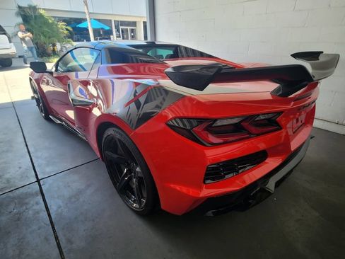 Used 2024 Chevrolet Corvette Z06 w/ Z07 Performance Package RWD image 4