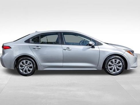 Certified 2025 Toyota Corolla LE FWD image 3