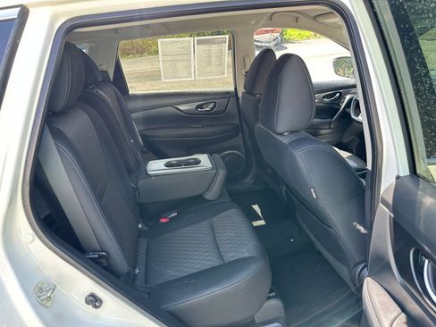 Used 2018 Nissan Rogue SV w/ Premium Package AWD/4WD image 29