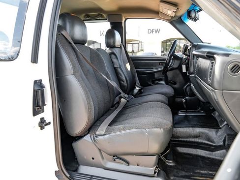 Used 2000 Chevrolet Silverado 1500 4x4 Extended Cab w/ Firm Ride Suspension Pkg image 25