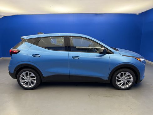 New 2027 Chevrolet Bolt LT w/ Comfort Package FWD image 8
