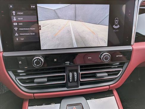 Used 2025 Porsche Macan image 19