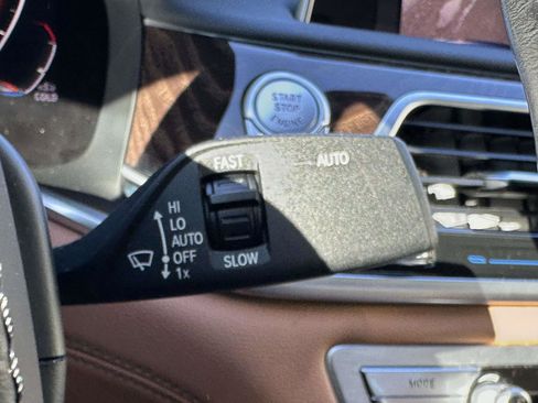 Used 2020 BMW 750i xDrive w/ M Sport Package image 31