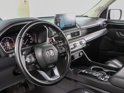 Used 2024 Honda Pilot Touring image 23