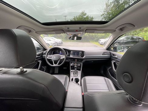 Used 2024 Volkswagen Jetta SE FWD image 29