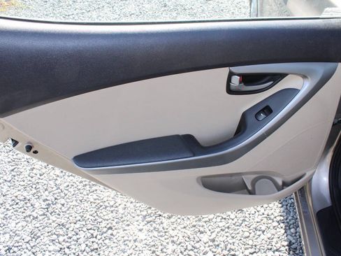 Used 2016 Hyundai Elantra SE FWD image 20
