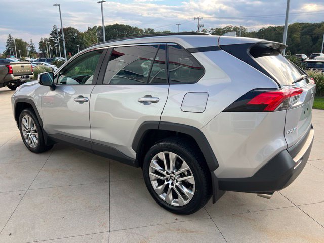 Used 2021 Toyota RAV4 XLE Premium AWD/4WD image 5