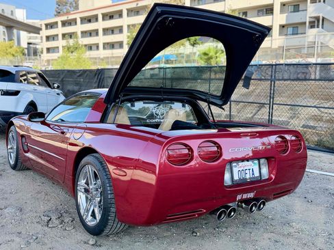 Used 2001 Chevrolet Corvette Coupe w/ Preferred Equipment Group2 RWD image 12