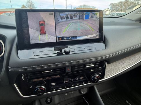 Used 2024 Nissan Rogue Platinum image 5