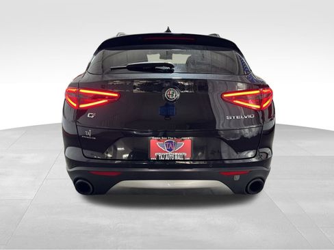 Used 2018 Alfa Romeo Stelvio Ti Sport image 5
