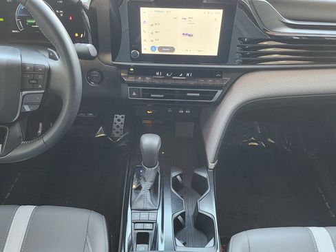 Used 2025 Toyota Camry SE w/ Convenience Package FWD image 12