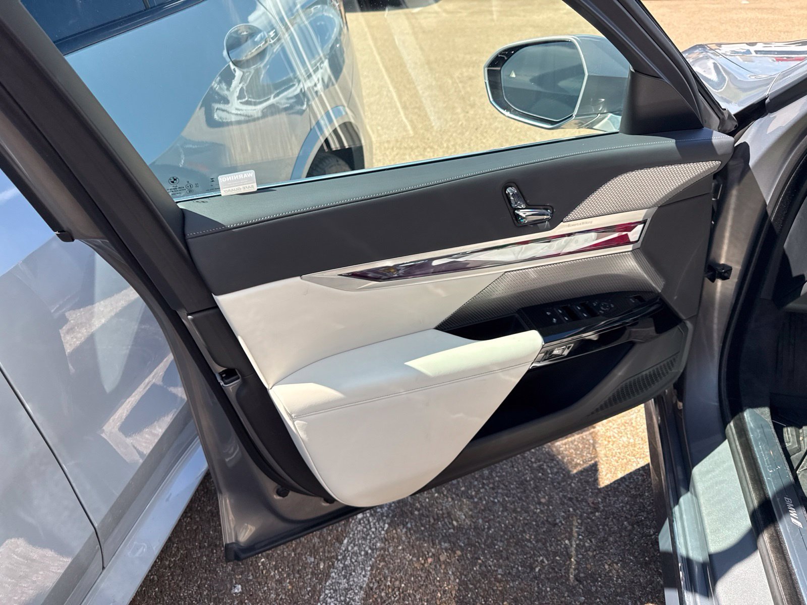 Certified 2023 BMW i7 xDrive60 AWD/4WD image 12