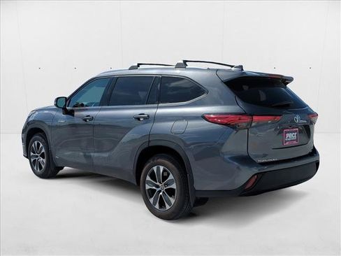 Used 2021 Toyota Highlander XLE image 7