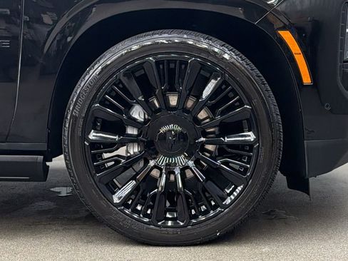 Used 2025 Chevrolet Tahoe High Country image 9