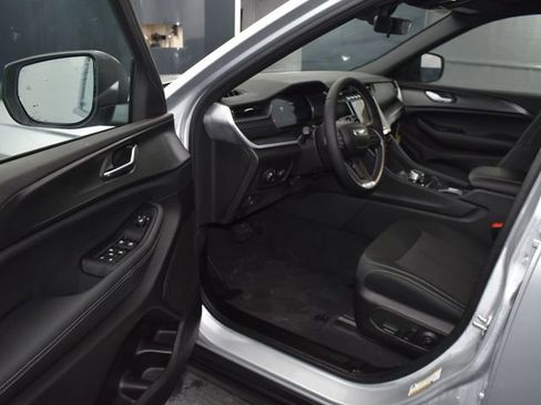 New 2026 Jeep Grand Cherokee L Laredo image 11