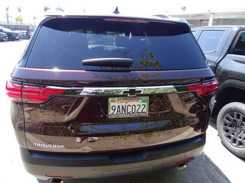 Used 2022 Chevrolet Traverse LT FWD image 3