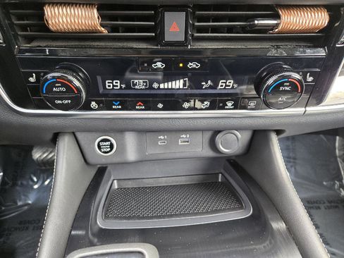 Used 2021 Nissan Rogue SL FWD image 21