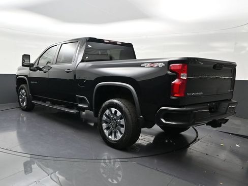 Used 2021 Chevrolet Silverado 2500 Custom w/ Custom Value Package AWD/4WD image 3