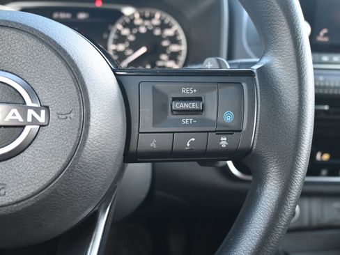 Used 2023 Nissan Rogue SV image 31