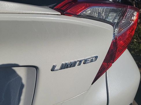 Used 2021 Toyota C-HR Limited image 12