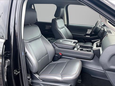 Used 2025 Ford Expedition Max Active AWD/4WD image 7