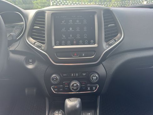 Used 2022 Jeep Cherokee Trailhawk w/ Premium Leather Package AWD/4WD image 11