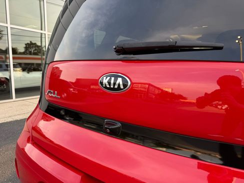 Used 2019 Kia Soul + image 10
