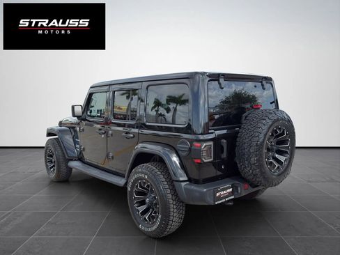 Used 2018 Jeep Wrangler Unlimited Sahara AWD/4WD image 7