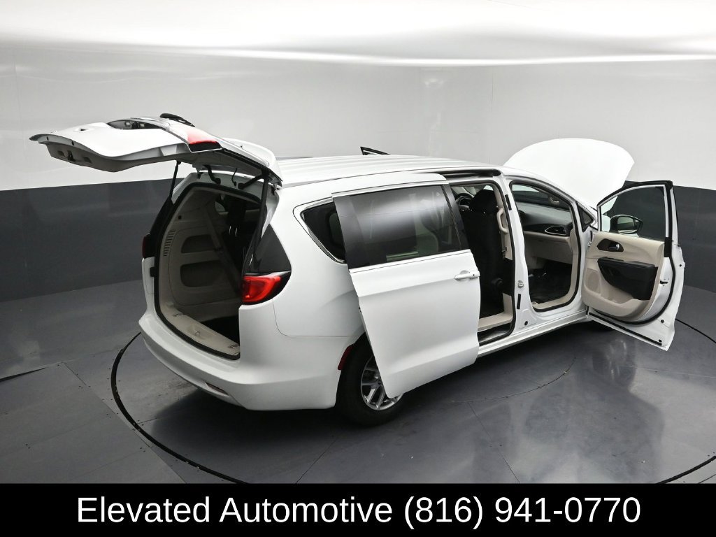 Used 2023 Chrysler Voyager LX FWD image 32