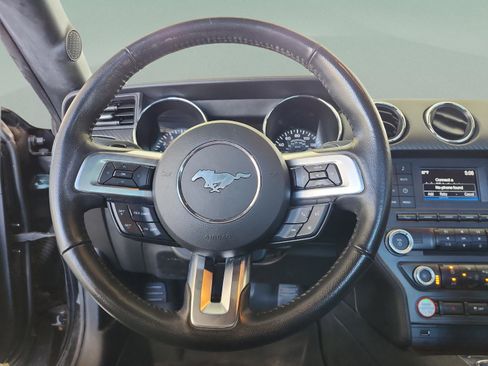 Used 2016 Ford Mustang Coupe RWD image 9