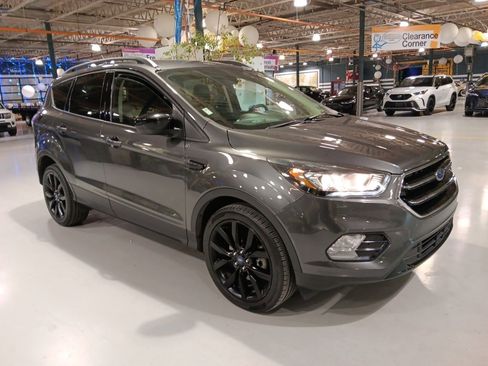 Used 2018 Ford Escape SE w/ SE Sport Appearance Package image 4