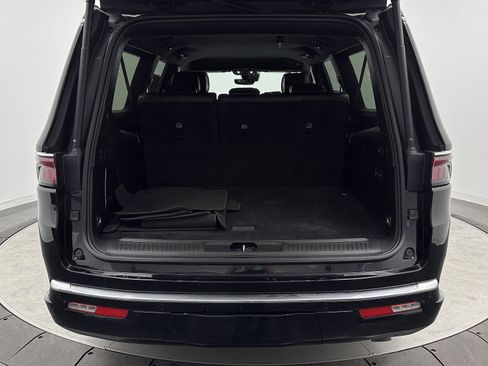 Used 2024 Jeep Wagoneer L Series II RWD image 35