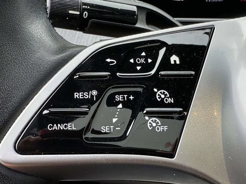 Used 2025 Mercedes-Benz C 300 4MATIC Sedan image 31