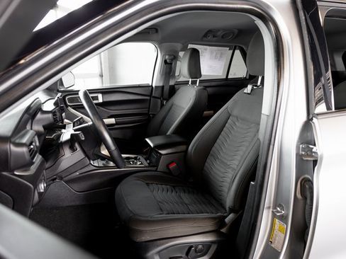 Used 2021 Ford Explorer XLT image 7