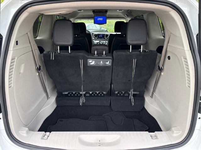 Used 2018 Chrysler Pacifica Touring-L FWD image 14